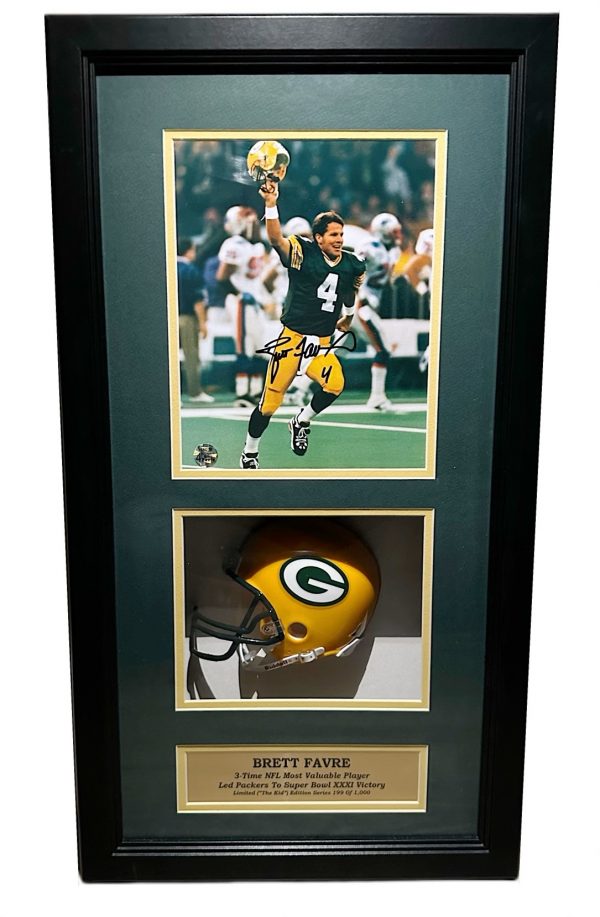 Brett Favre Grren Pay Packers Autographed Framed Photo with Mini Helmet
