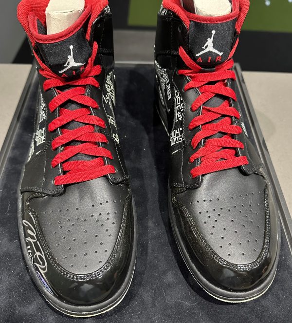 Michael Jordan Chicago Bills Autographed Sneakers (UDA) Limited /23 - Image 3