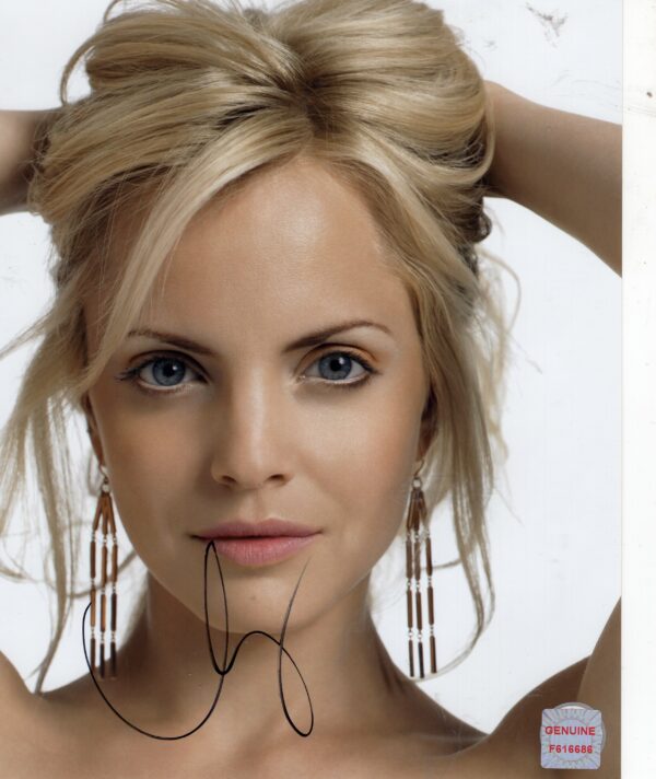 Mena Suvari Autographed 8x10 Photo