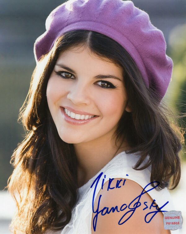 Nikki Yanofsky Autographed 8x10 Photo