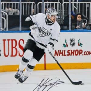 Autographed Anze Kopitar Los Angeles Kings 16 x 20 White Alternate Jersey with Puck Photograph