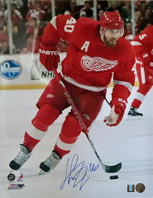 Henrik Zetterberg Autographed Detroit Red Wings 16x20 Photo
