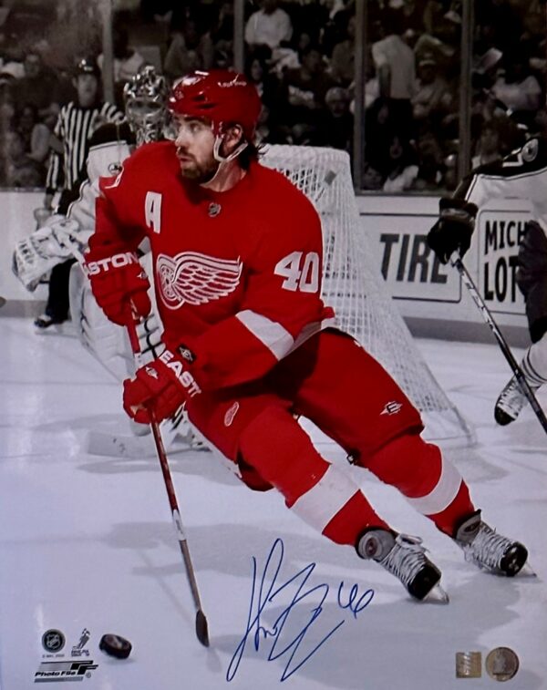 Henrik Zetterberg Autographed Detroit Red Wings 16x20 Photo
