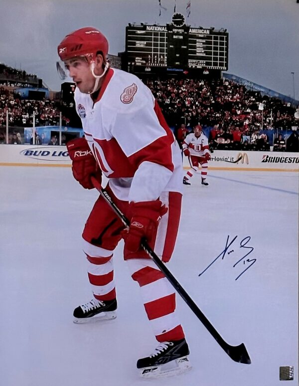 Pavel Datsyuk Autographed Detroit Red Wings 16x20 Photo