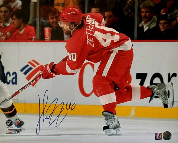 Henrik Zetterberg Autographed Detroit Red Wings 16x20 Photo