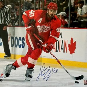 Henrik Zetterberg Autographed Detroit Red Wings 16x20 Photo