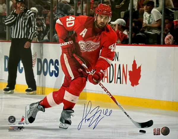 Henrik Zetterberg Autographed Detroit Red Wings 16x20 Photo