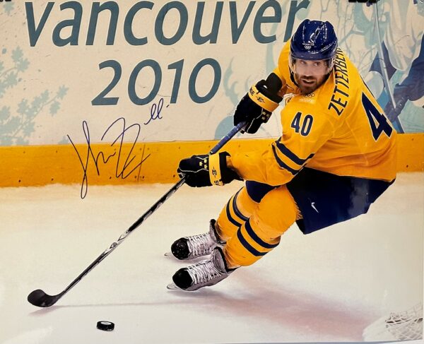 Henrik Zetterberg Autographed Detroit Red Wings 16x20 Photo