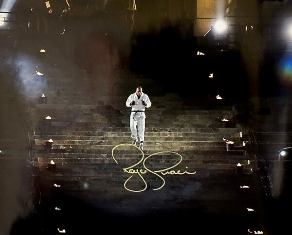 Royce Gracie Autographed UFC 16x20 Photo