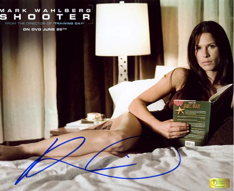 Rhona Mitra Autographed Shooter Alourdes Galinda 8×10 Photo
