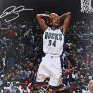 Ray Allen Milwaukee Bucks Autographed 8" x 10" Two Hand Dunk Photograph