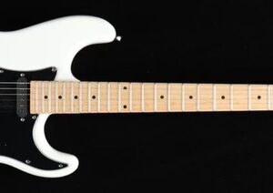 Alice Cooper Autographed Full-Sized Electric Guitar (Beckett)